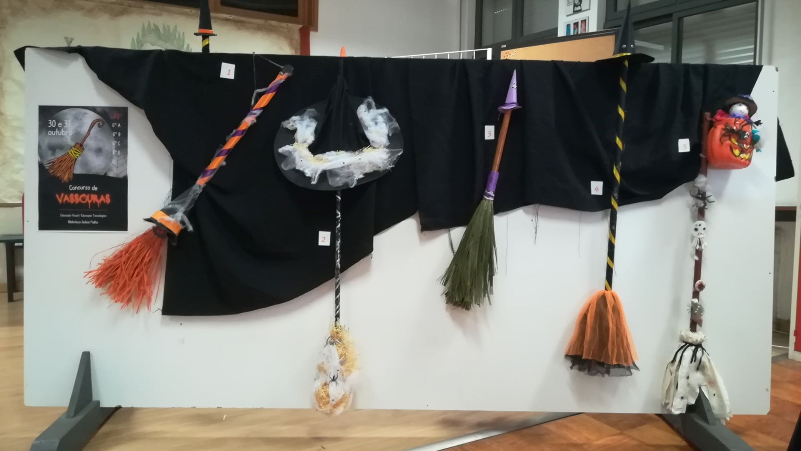 Exposição e Concurso &quot;Vassouras de Halloween&quot;