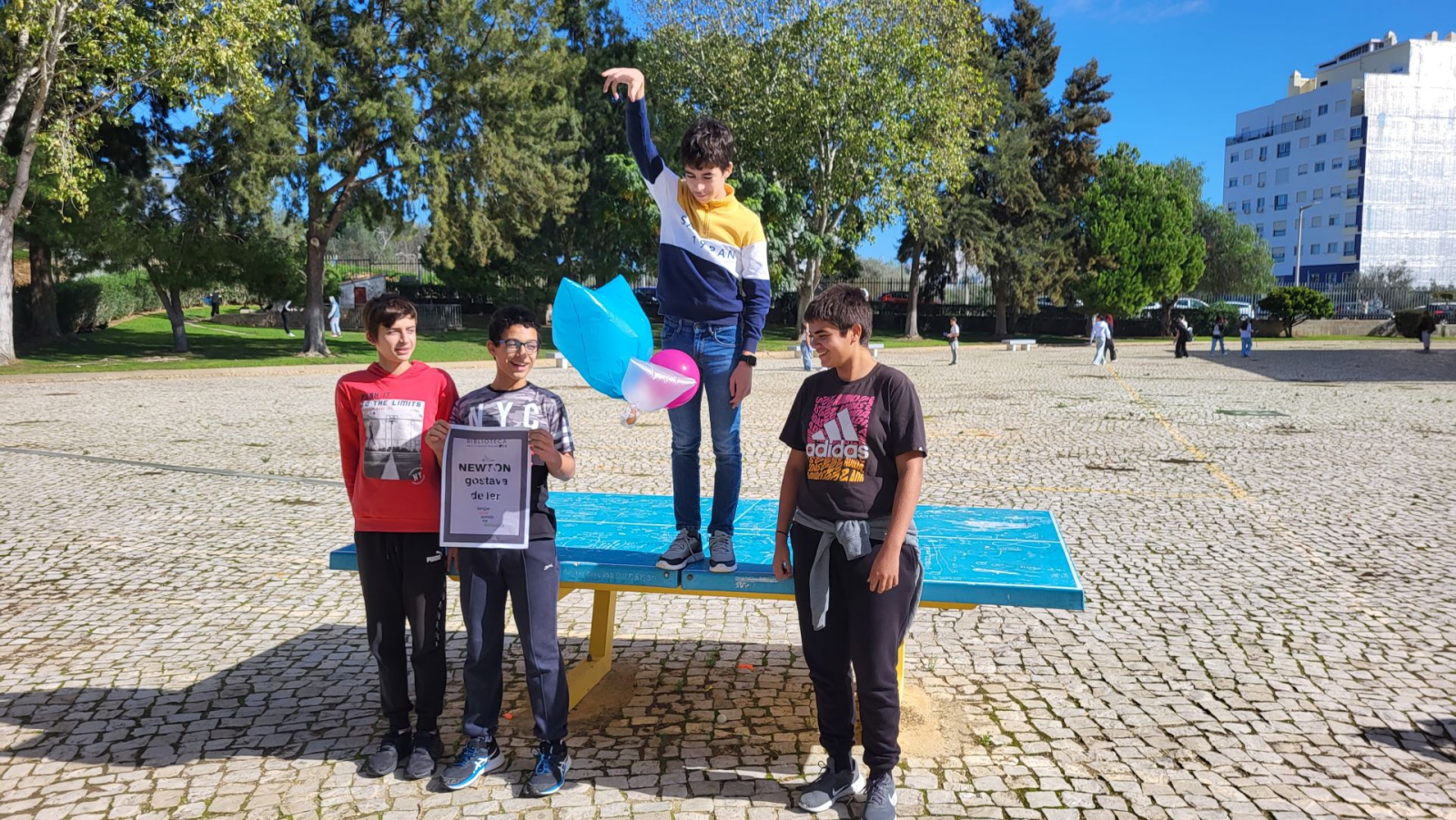 3,2,1…LANÇAR UMA SONDA NA BIBLIOTECA