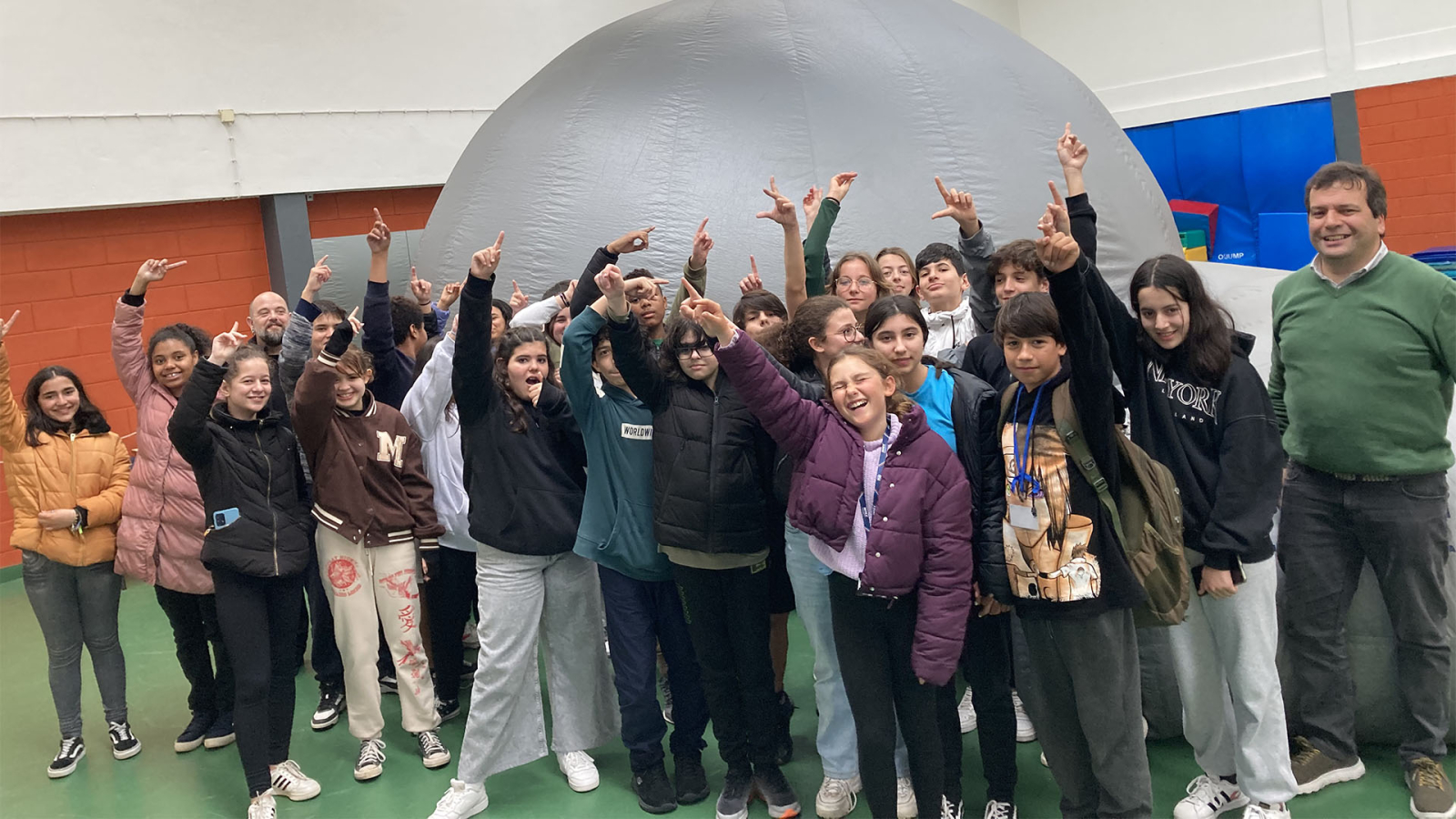 Planetário móvel - de olhos postos no “céu”