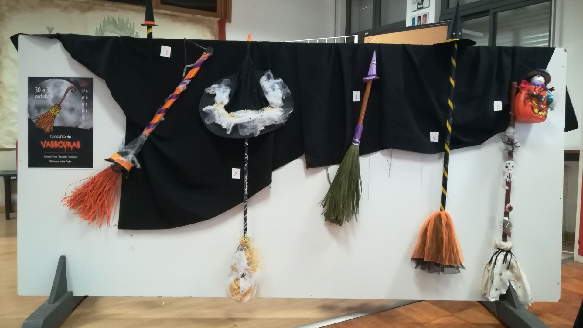 Exposição e Concurso "Vassouras de Halloween"