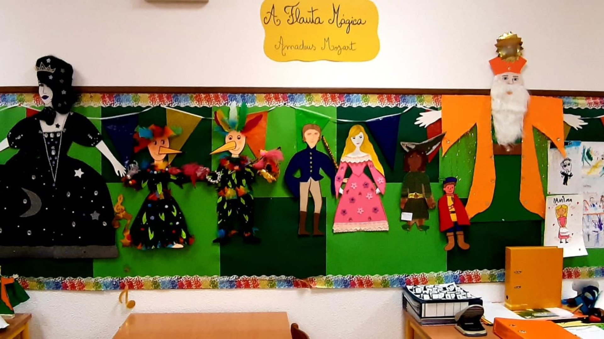 Exposição na Biblioteca EB Pedra Mourinha  - "A Flauta Mágica"